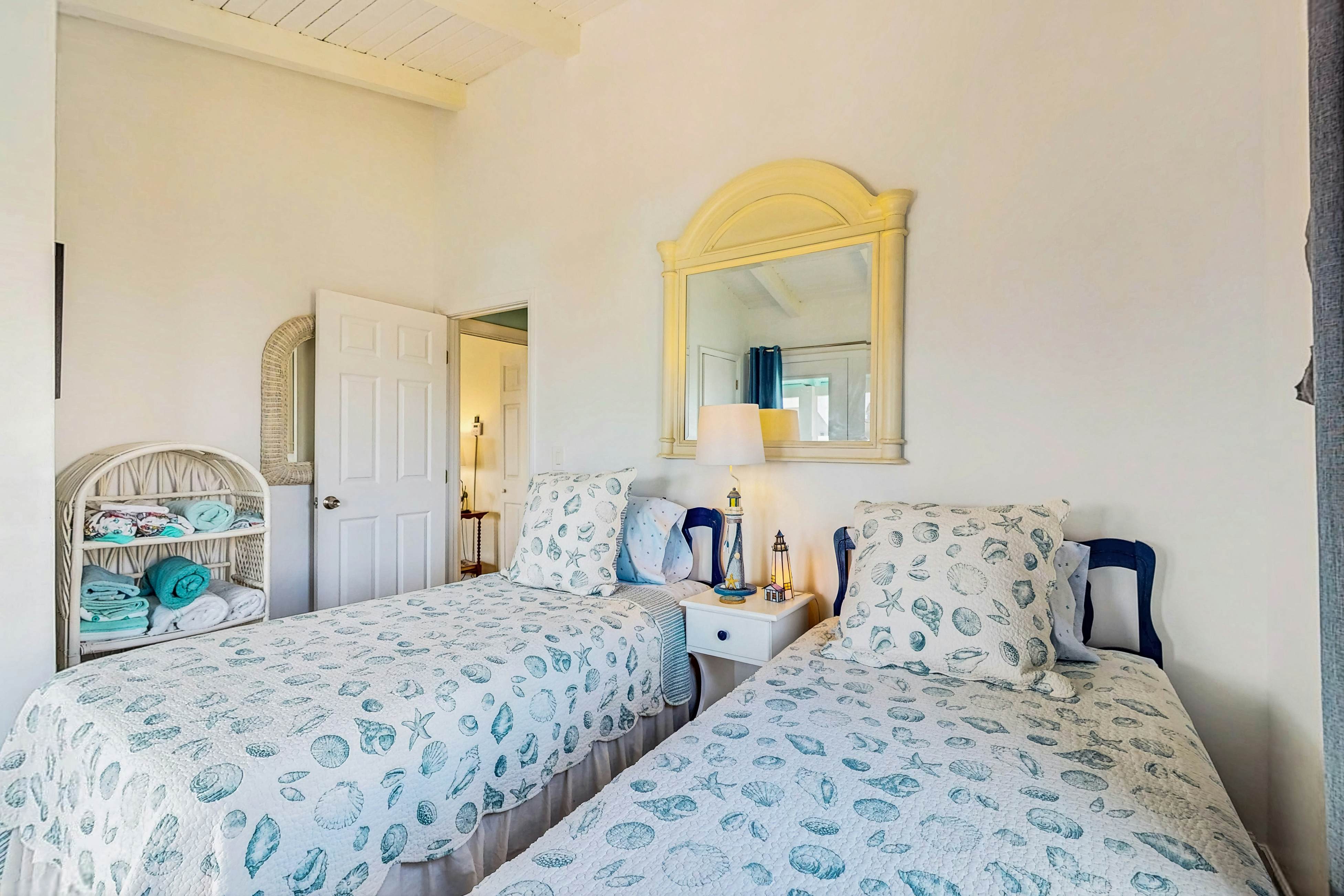 HB297 Holden the Waves- Private Boat and Floating Dock