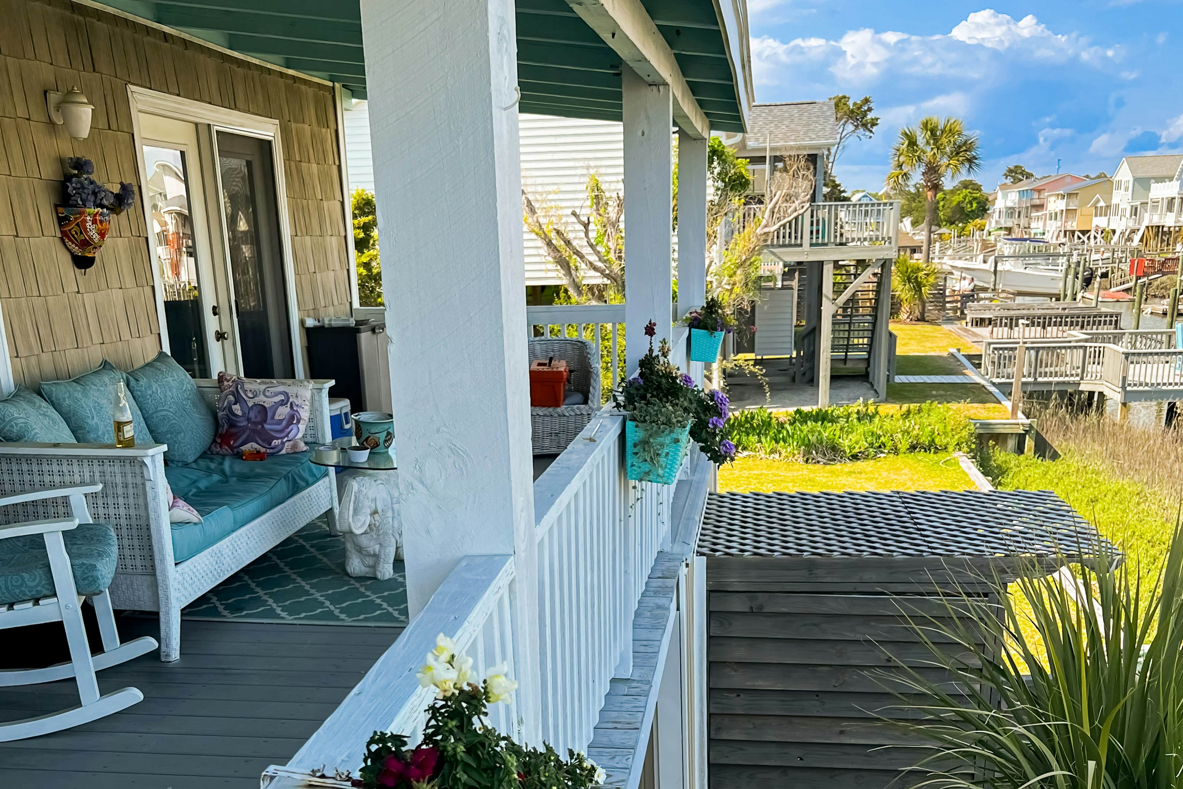 HB297 Holden the Waves- Private Boat and Floating Dock