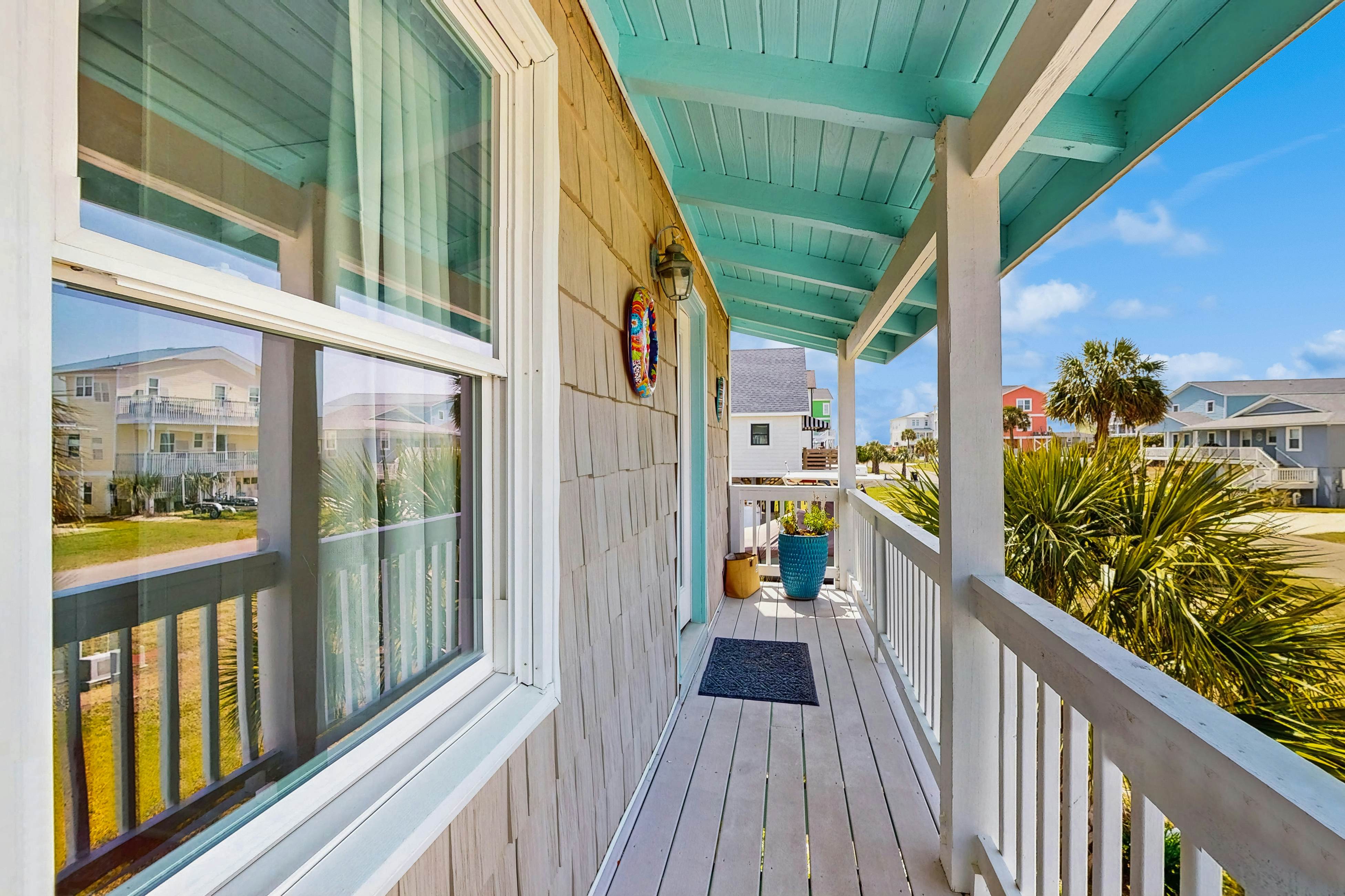 HB297 Holden the Waves- Private Boat and Floating Dock