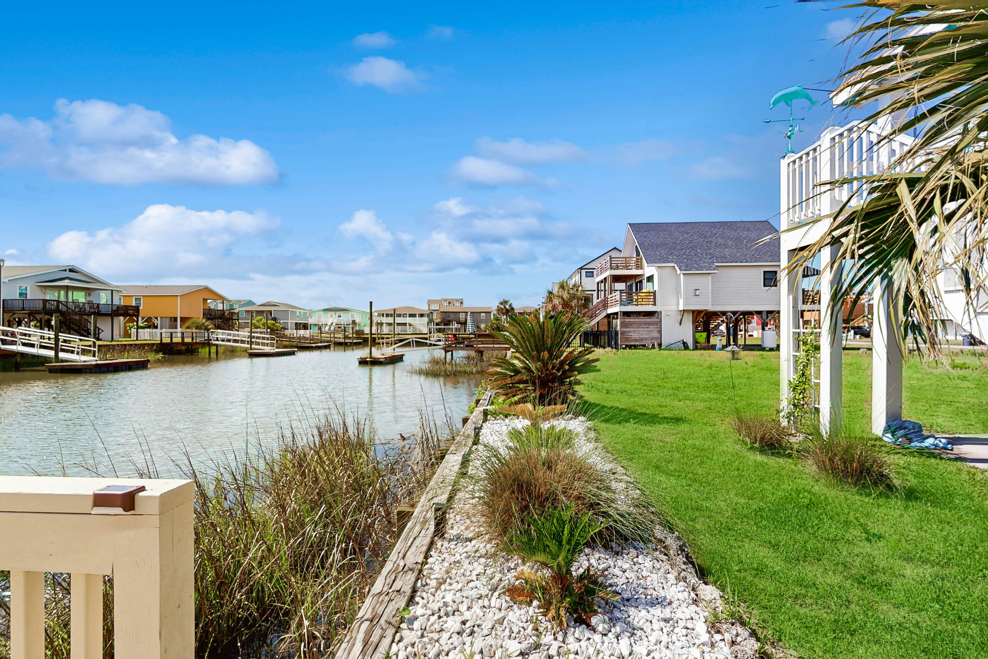 HB297 Holden the Waves- Private Boat and Floating Dock