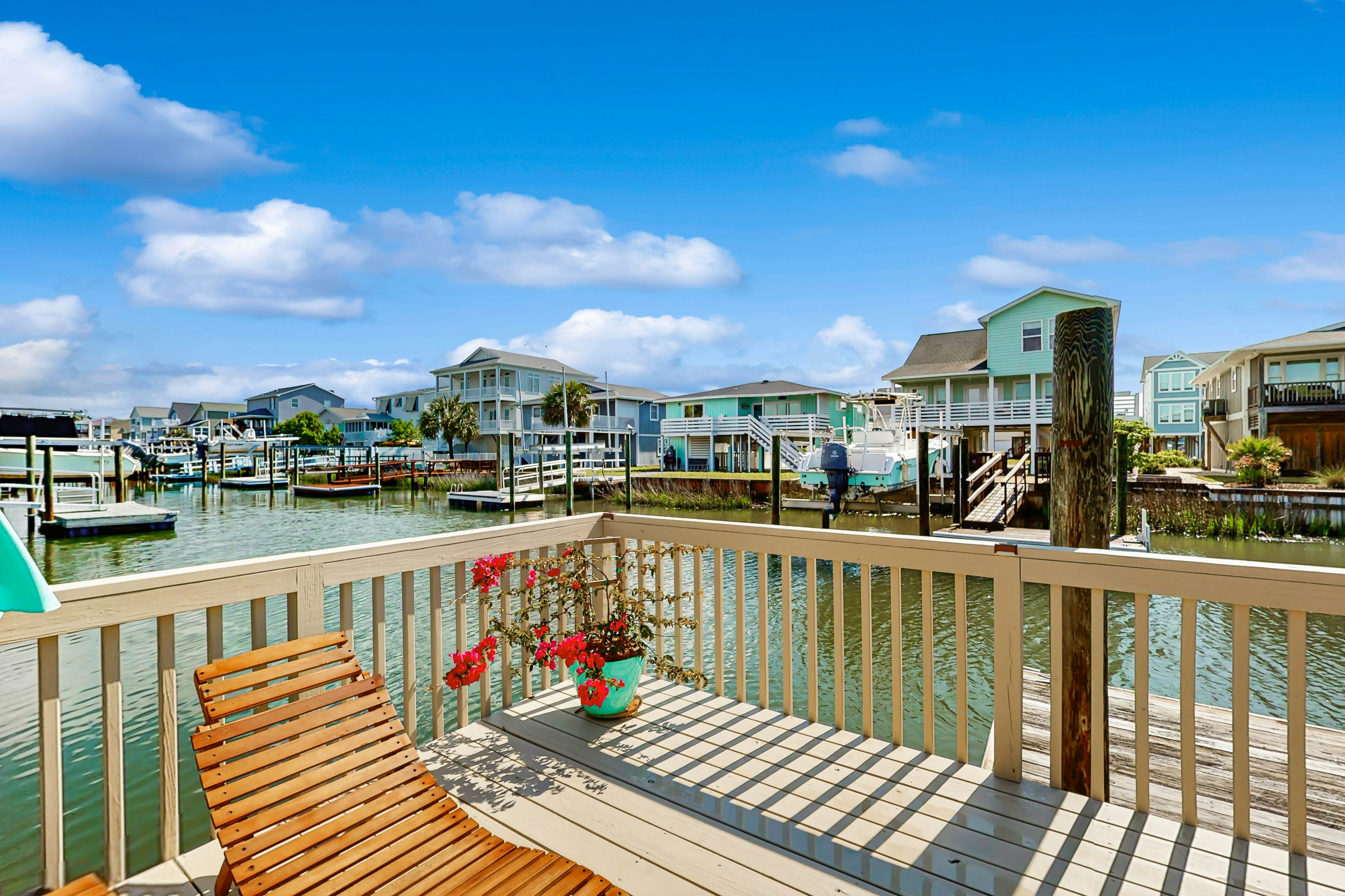 HB297 Holden the Waves- Private Boat and Floating Dock