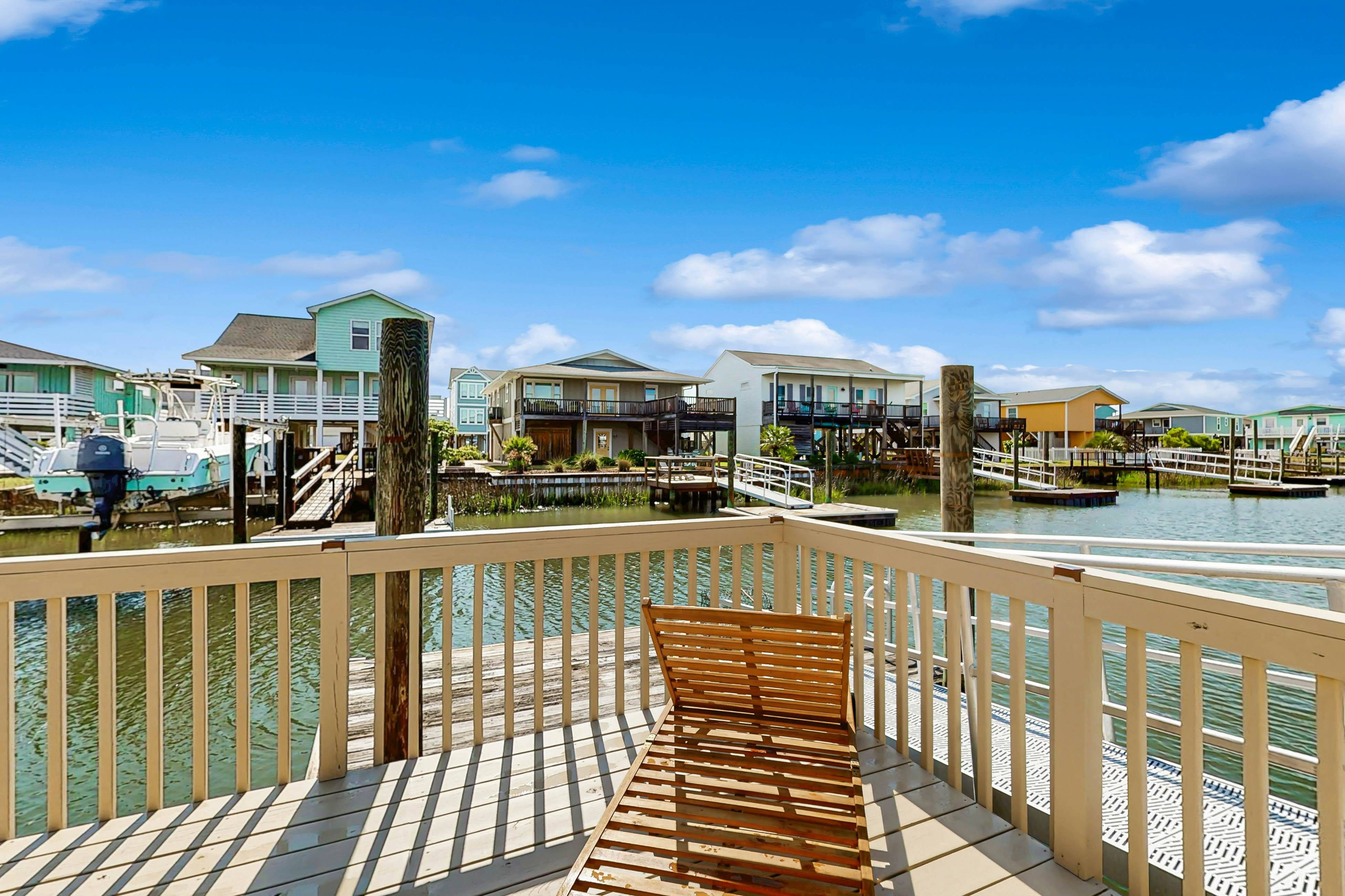 HB297 Holden the Waves- Private Boat and Floating Dock