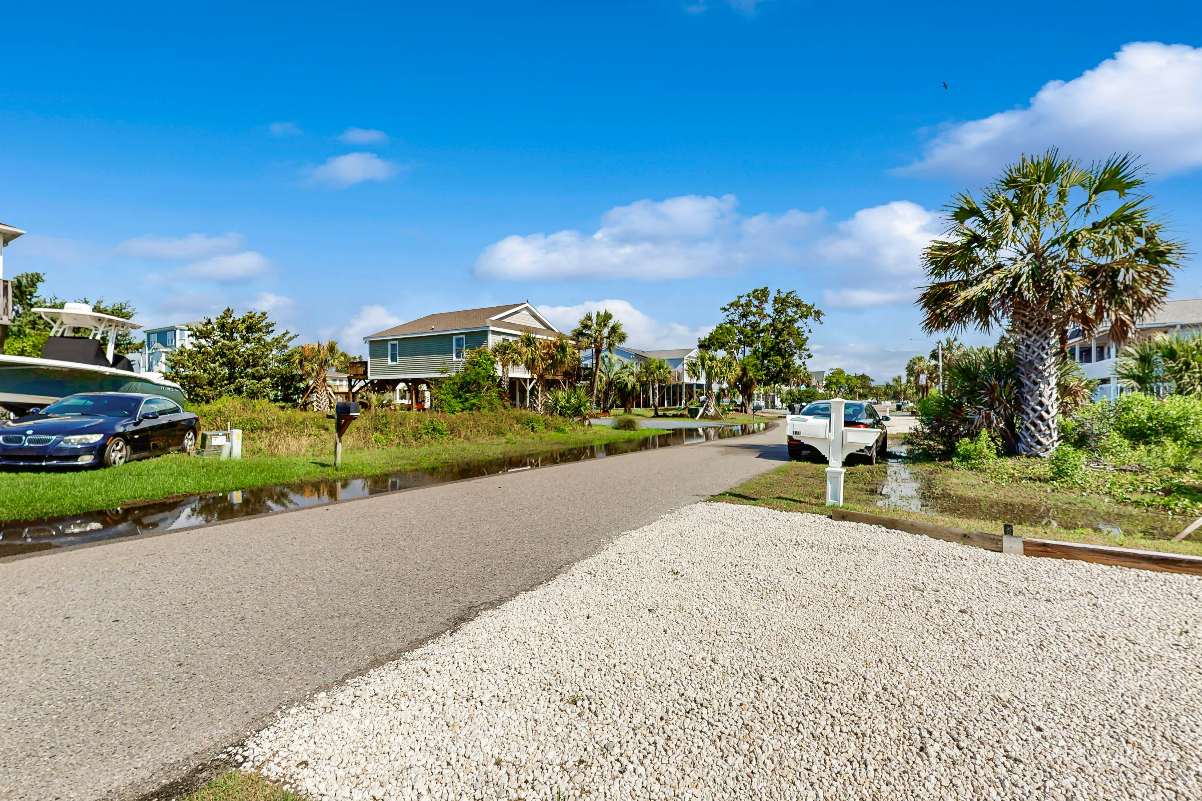HB297 Holden the Waves- Private Boat and Floating Dock