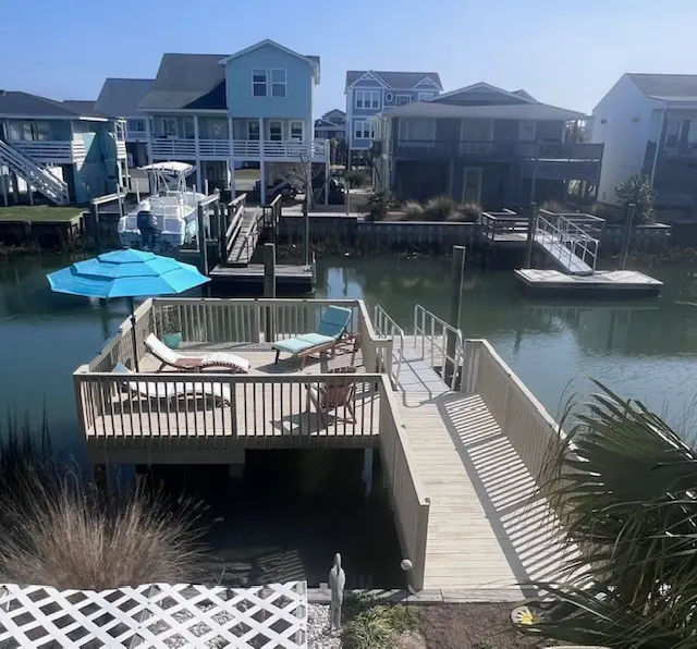 HB297 Holden the Waves- Private Boat and Floating Dock