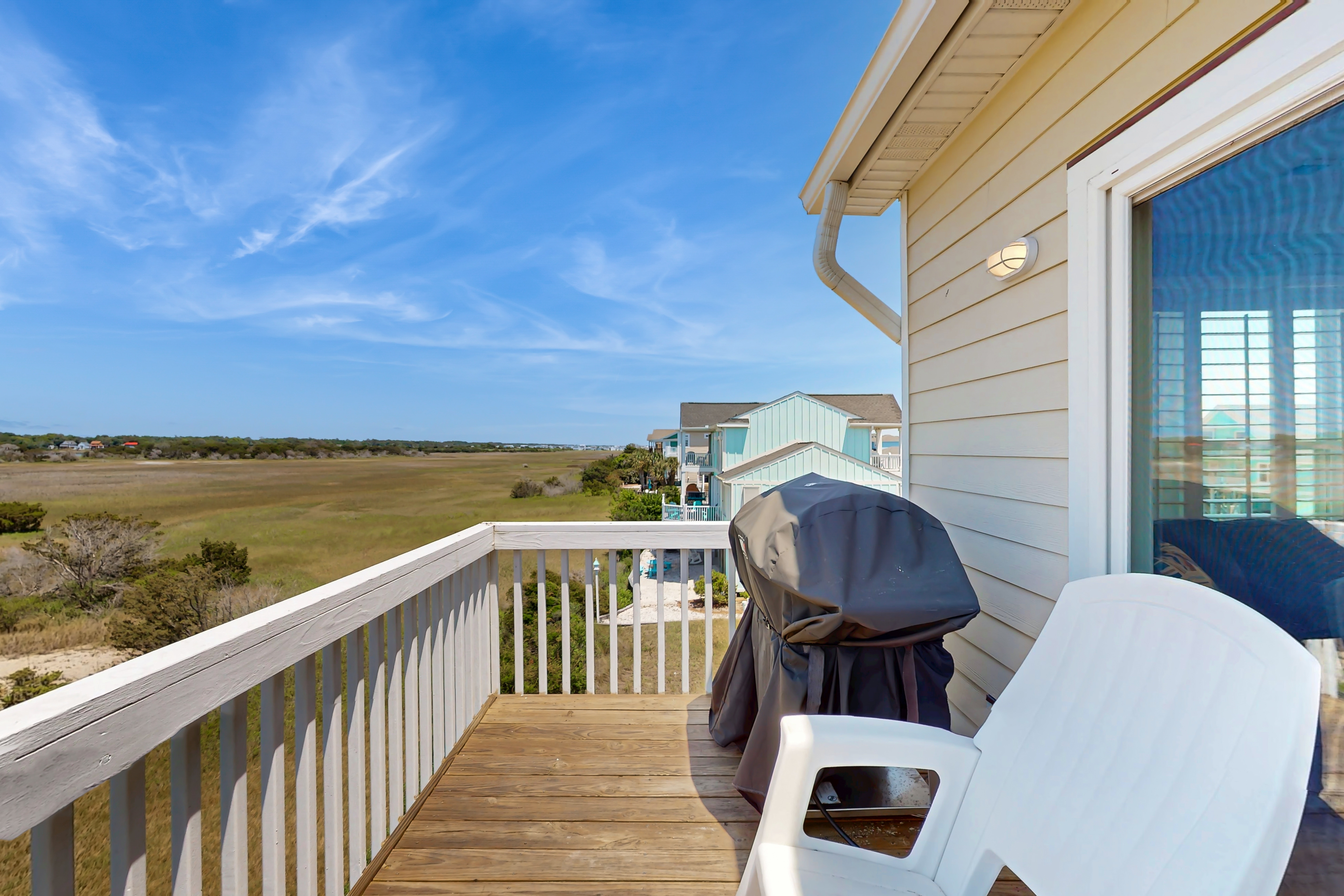 Dog-friendly marsh view home with large deck, close to beach access
