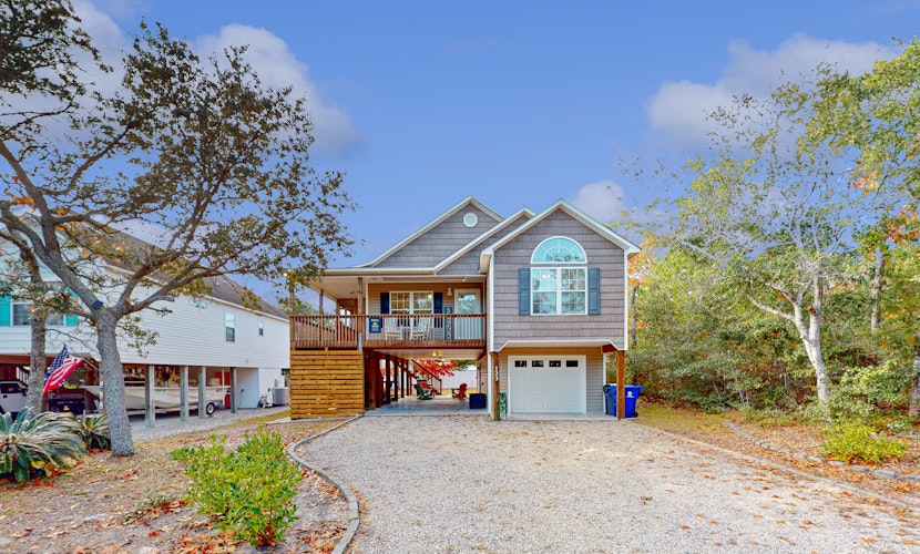 Seas the Day | Screened Porch & Bikes | Walk to Beach & Intracoastal Waterway