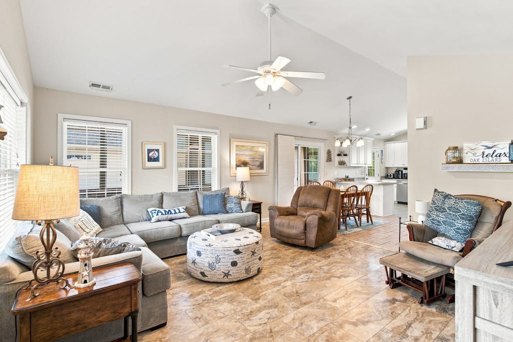 Seas the Day | Screened Porch & Bikes | Walk to Beach & Intracoastal Waterway