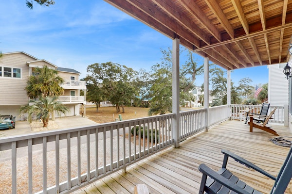 Serene island escape with two balconies & spacious layout - walk to beach
