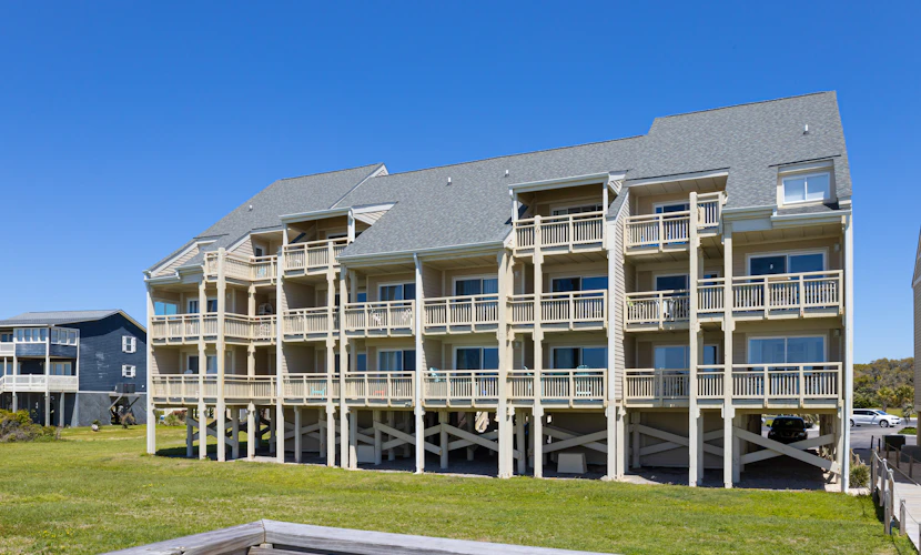 Updated third-floor condo with WiFi, shared pool, balcony, W/D, & central AC