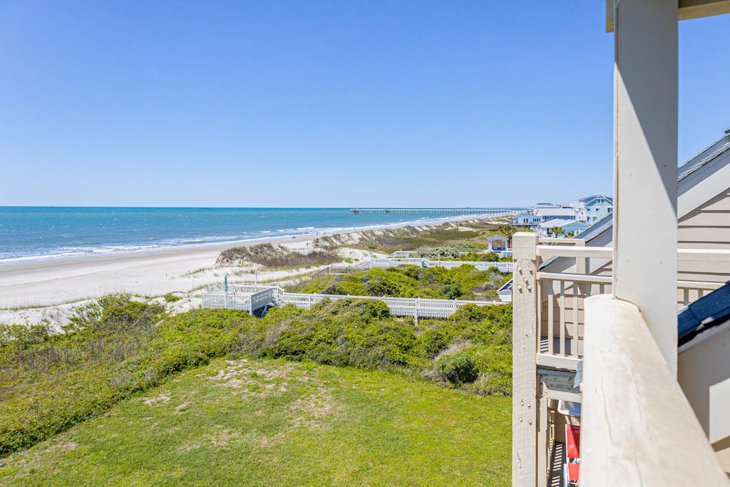 Updated third-floor condo with WiFi, shared pool, balcony, W/D, & central AC