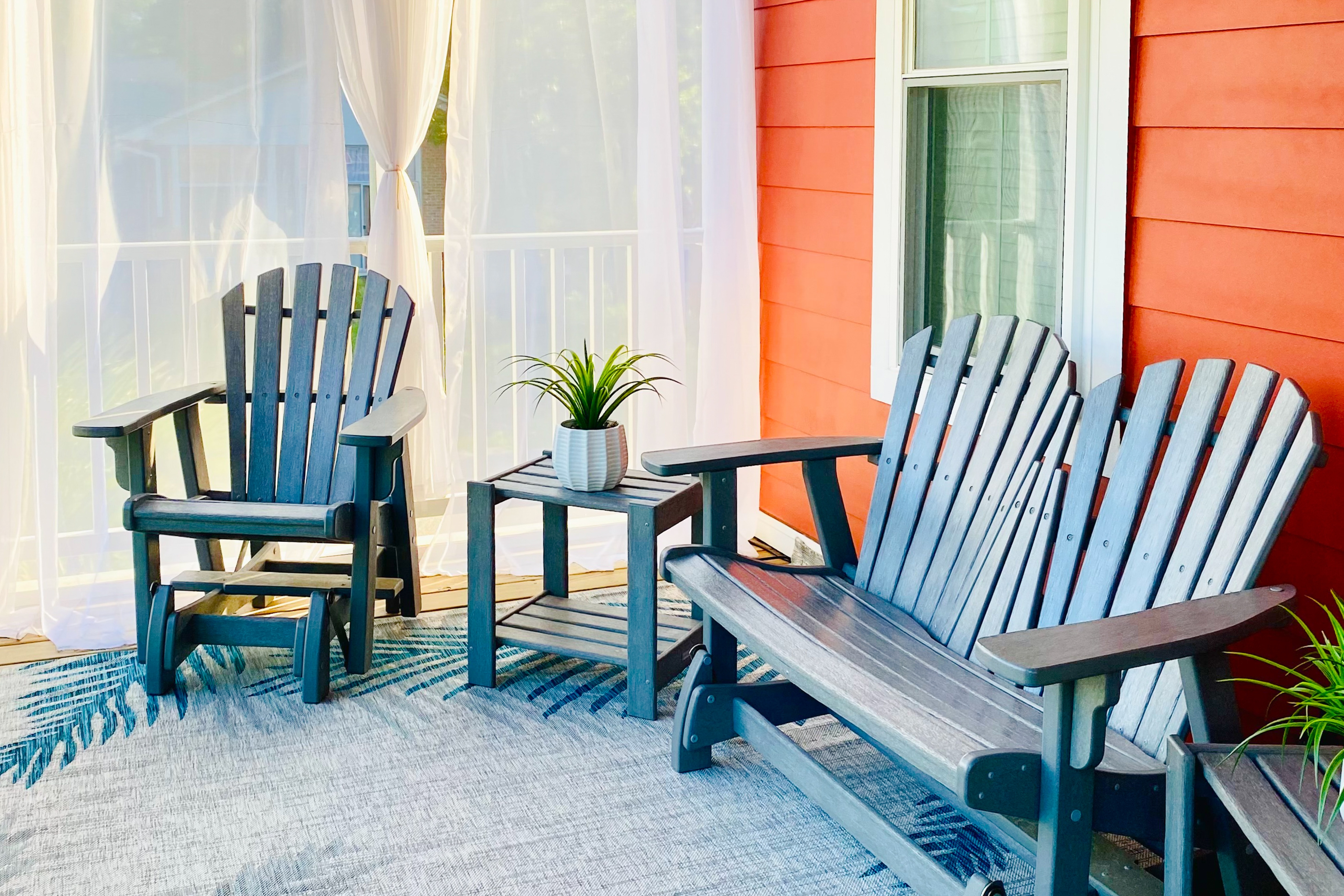 Bright home with lovely balcony, central AC & washer/dryer - walk to beach