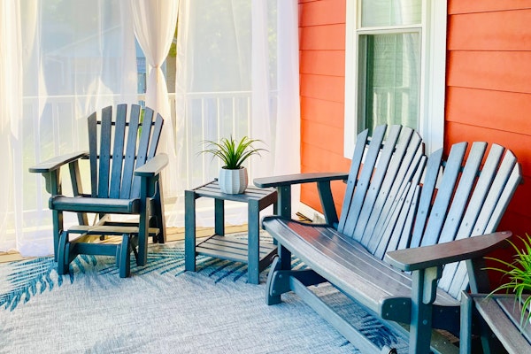 Bright home with lovely balcony, central AC & washer/dryer - walk to beach