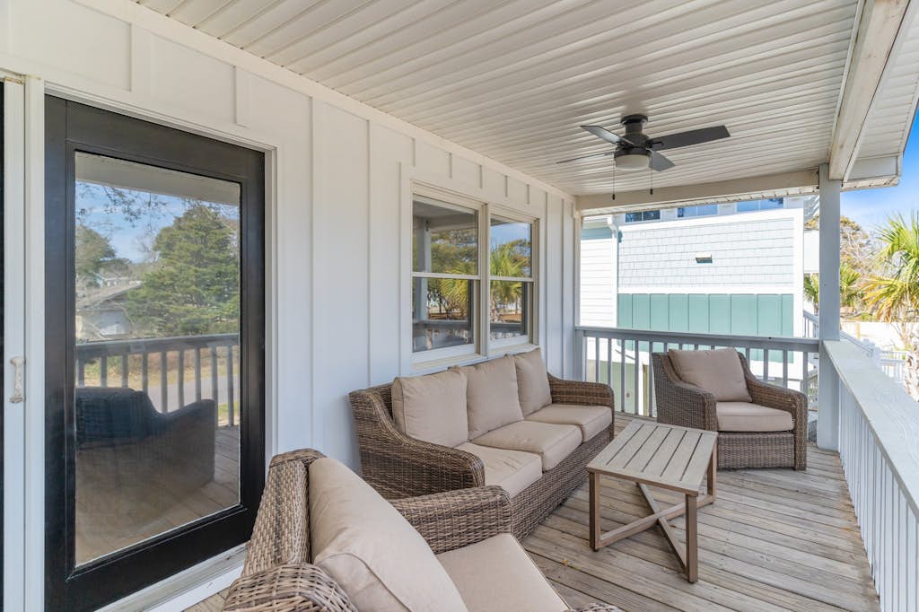 Cheerful dog-friendly home with kitchen, balcony, patio, & W/D - close to beach