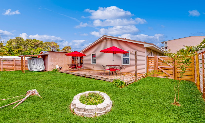 Inviting dog-friendly home with patio, full kitchen, central AC, & W/D