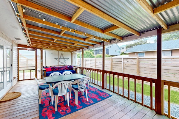 Inviting dog-friendly home with patio, full kitchen, central AC, & W/D