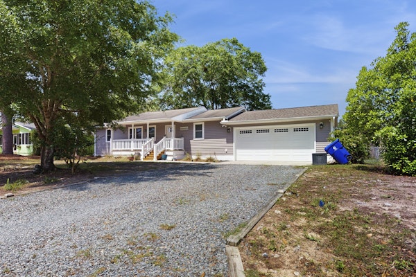 Serene home near the beach with enclosed yard, firepit, grill, bikes, AC, & W/D