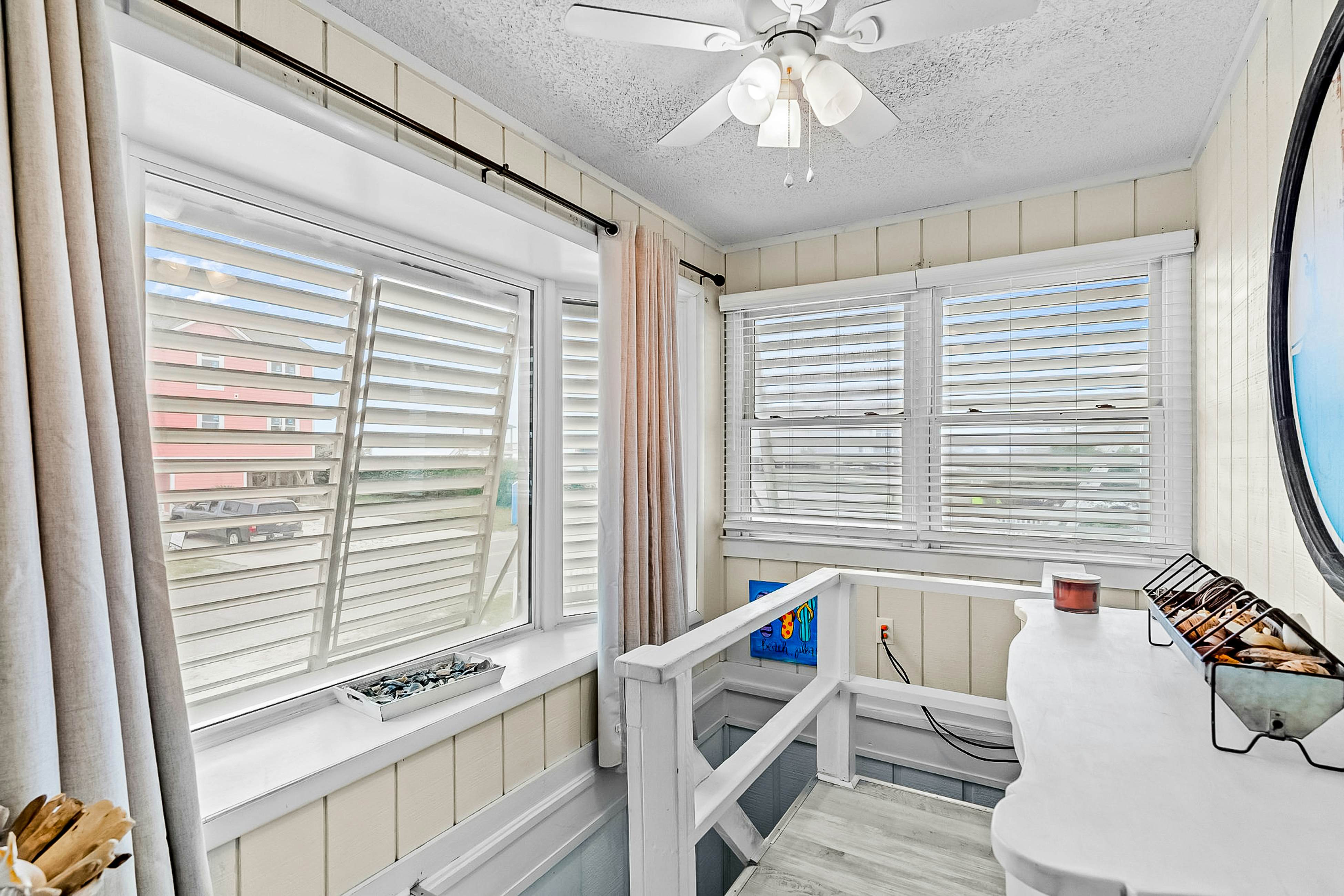 OAI166 Hasslin Hound