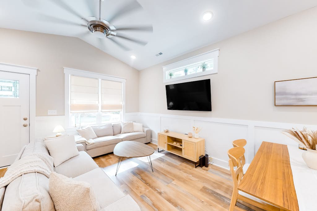 Pawsitive Island Escape: Dog Friendly, Fenced Yard