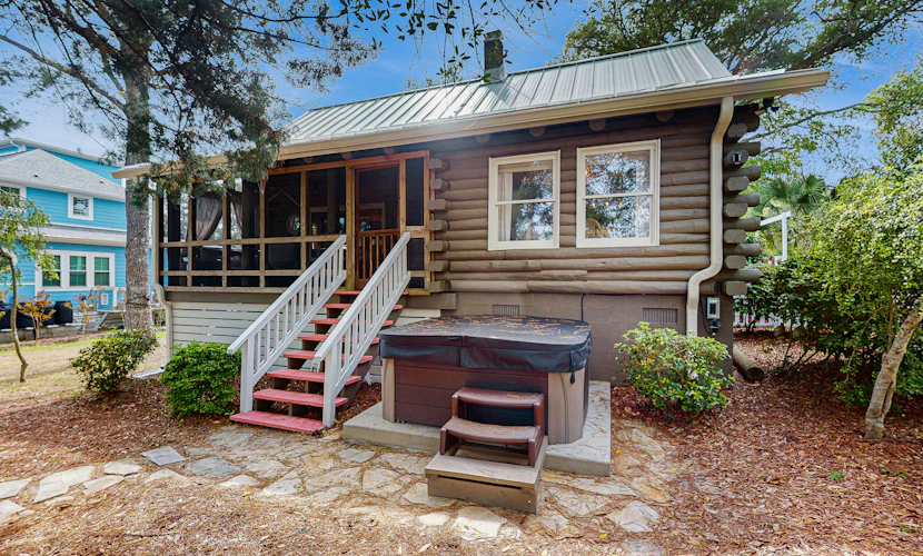 Loggin Memories: Canal-front, near beach, private dock, firepit, sandbox