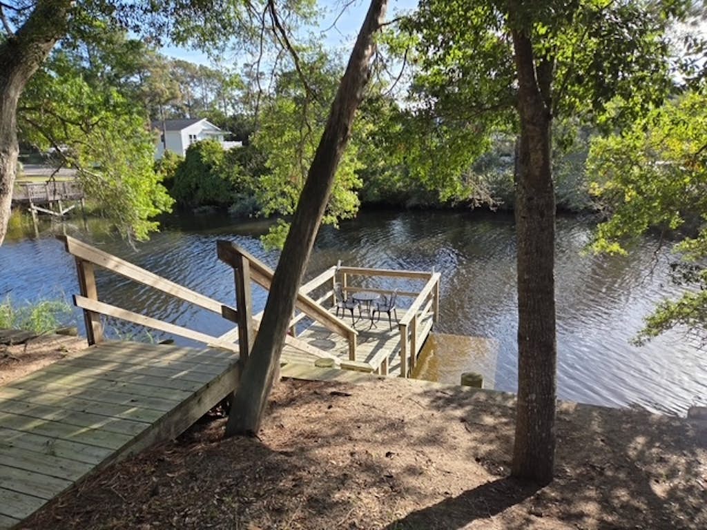 Loggin Memories: Canal-front, near beach, private dock, firepit, sandbox