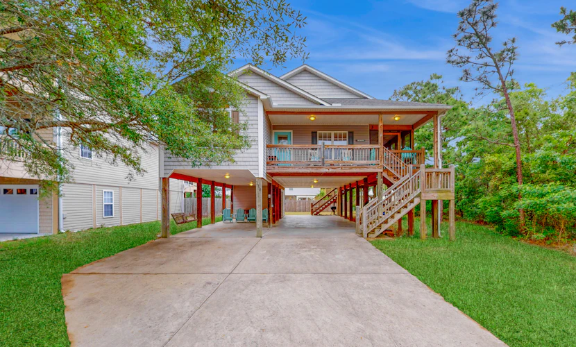 Coastal home near beach with enclosed porch and near the intracoastal waterway