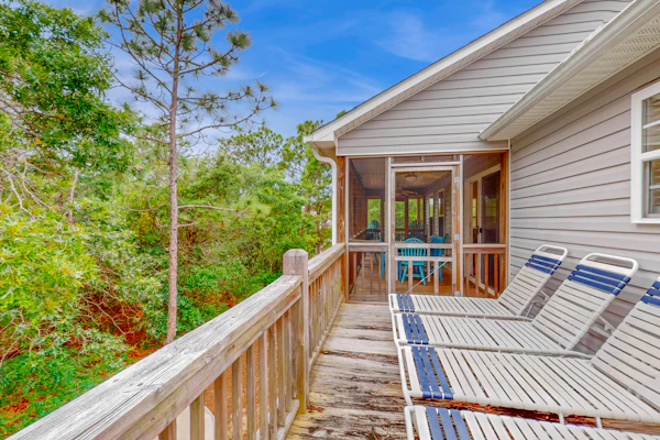 Coastal home near beach with enclosed porch and near the intracoastal waterway