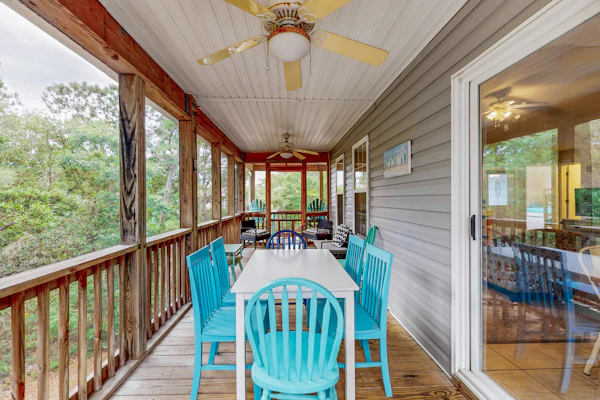 Coastal home near beach with enclosed porch and near the intracoastal waterway