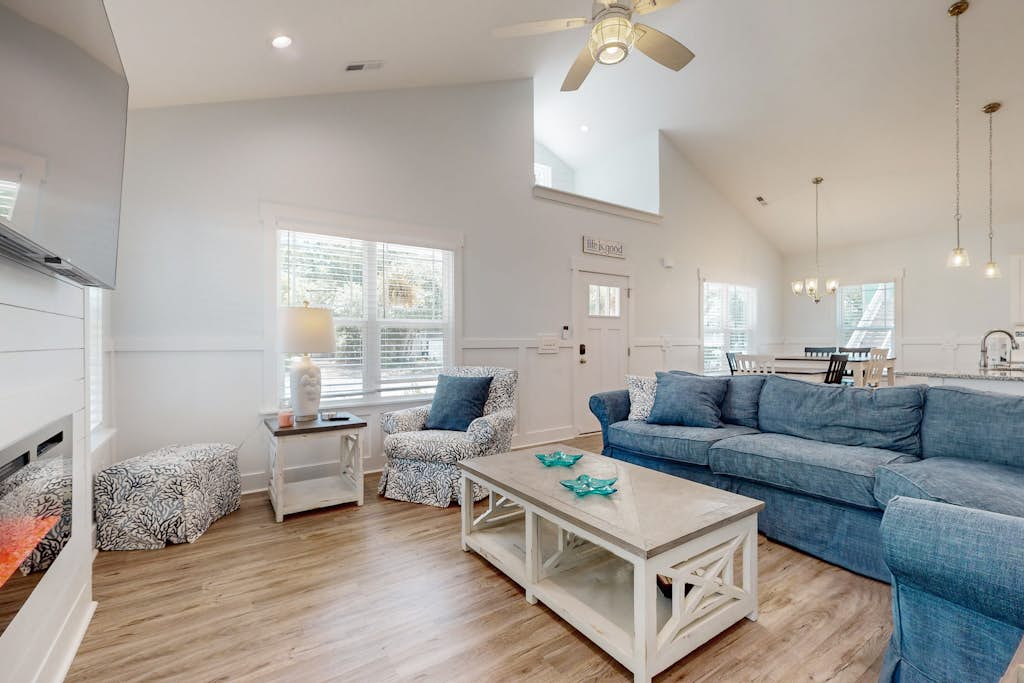 Knee Deep: Family friendly, near beach