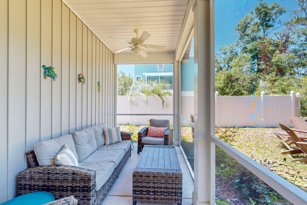 Knee Deep: Family friendly, near beach