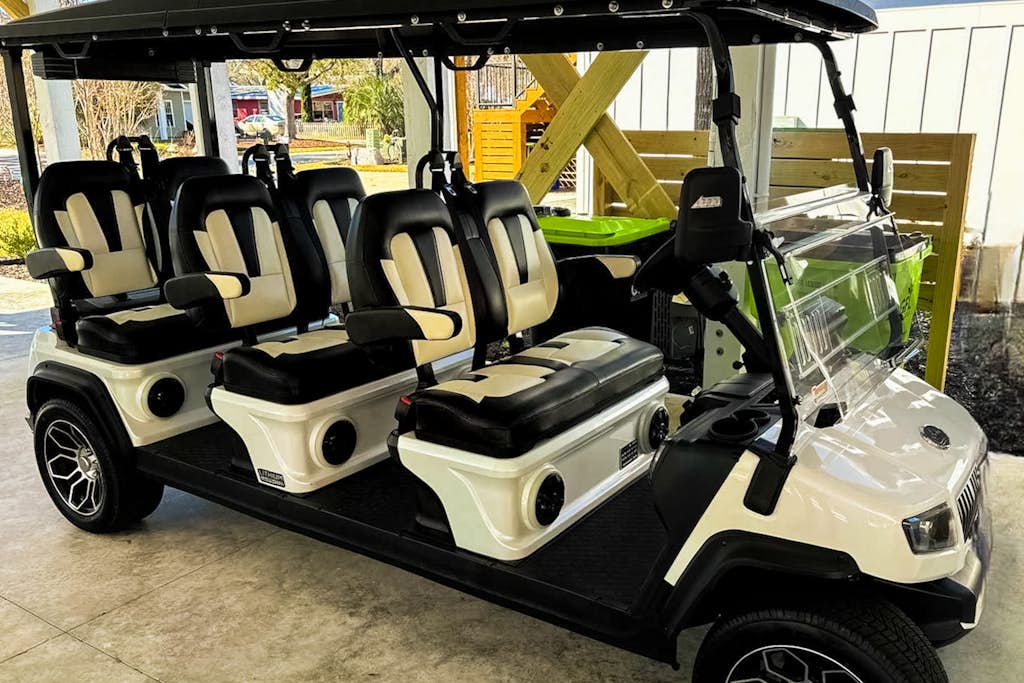 Coastal home with large deck, close to beach and local attractions