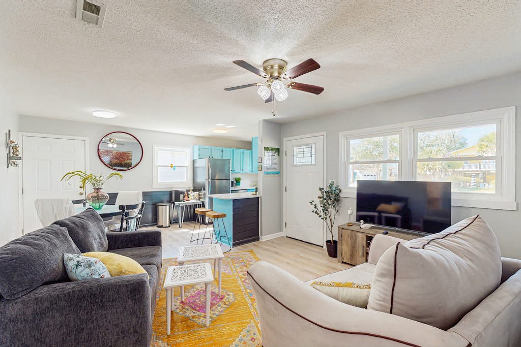 Dog-friendly coastal home with enclosed yard, fire pit and close to beach