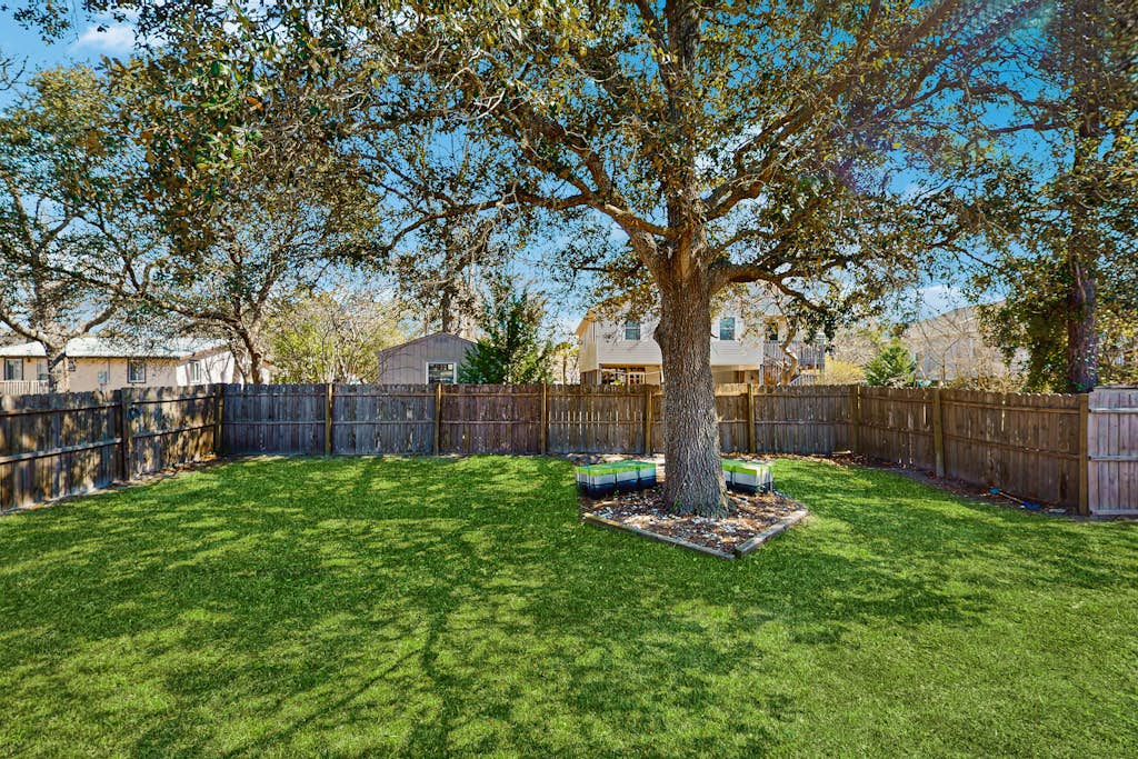 Dog-friendly coastal home with enclosed yard, fire pit and close to beach