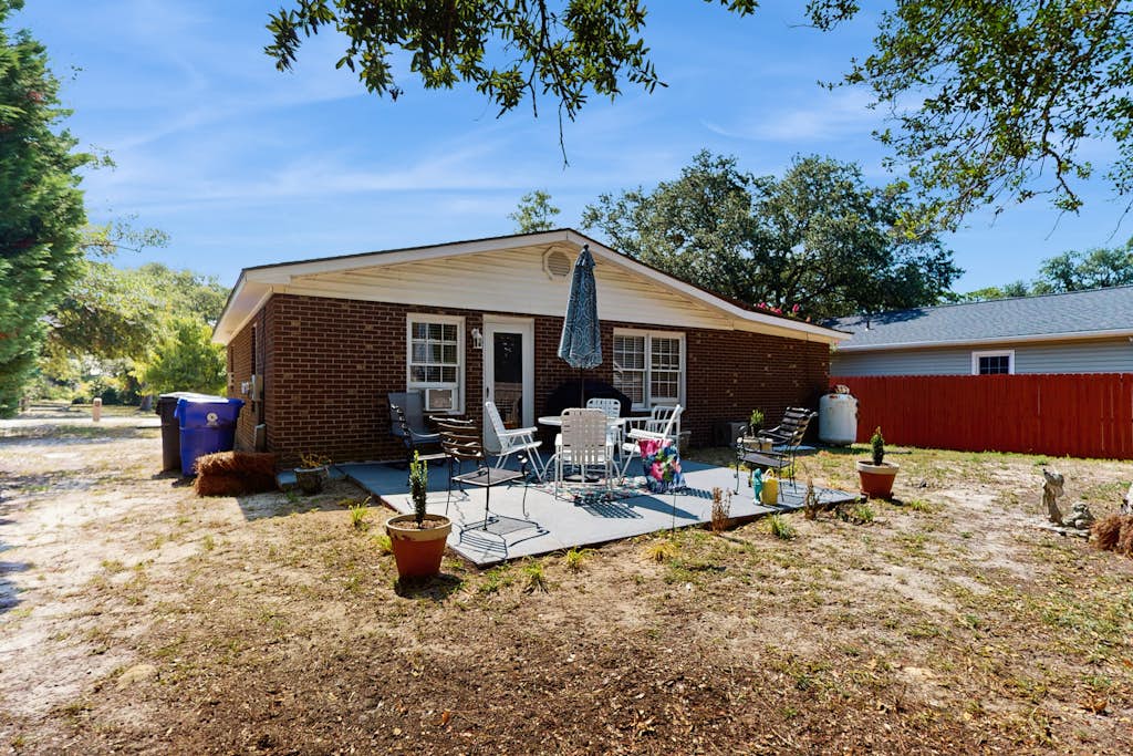 Wilson Honey Do: Coastal home with private patio, close to beach and local attractions