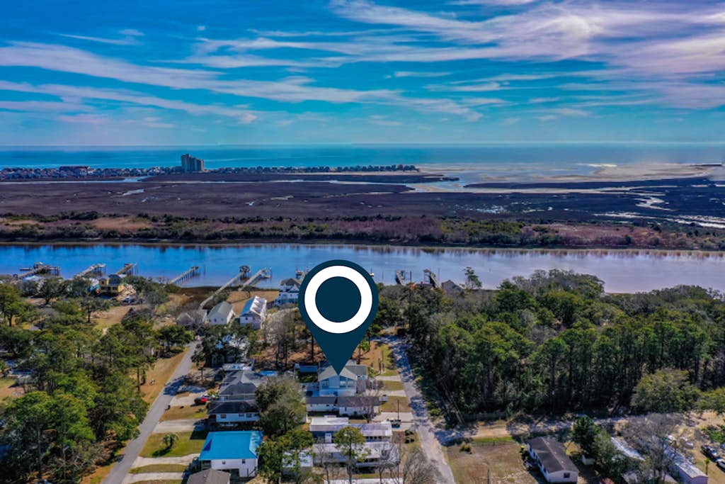 Ocean Isle Hidden Retreat B - Dog Friendly, Pool, big backyard