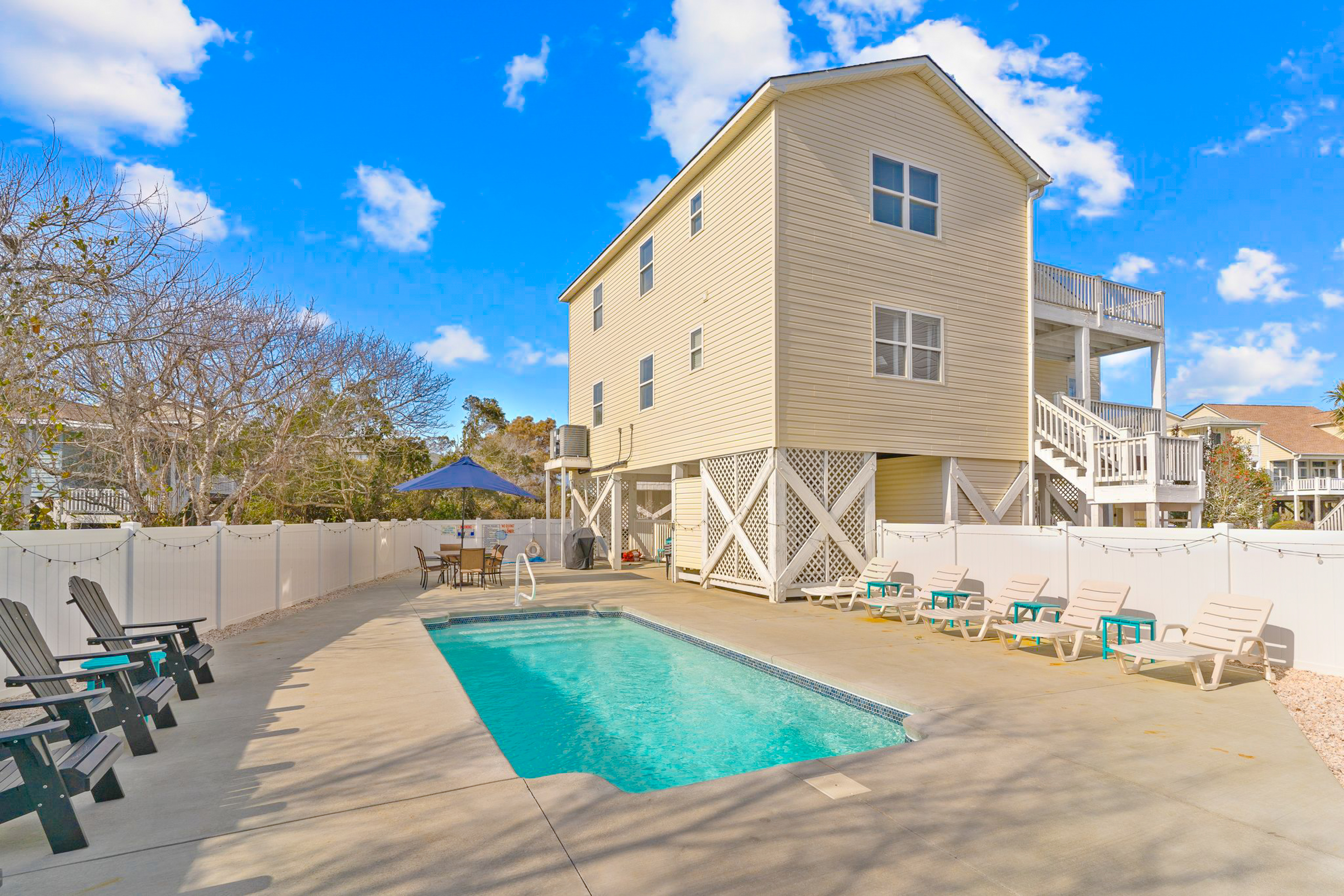 Tranquil dog-friendly home with pool, balcony, central AC, & washer/dryer