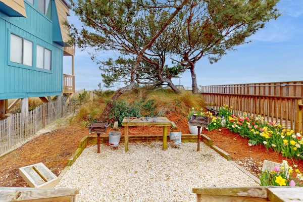 Colorful ocean view condo with pool, central AC, & private washer/dryer