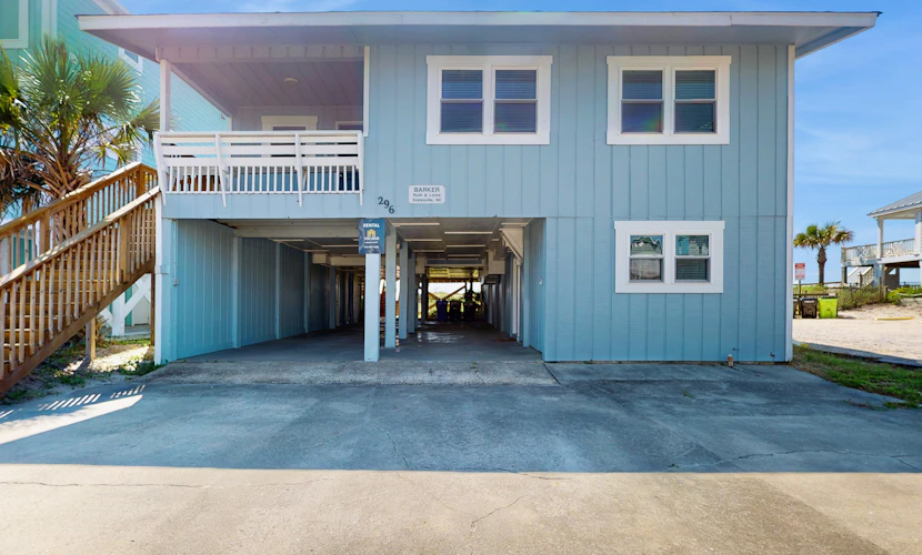 Deja Blue: Oceanfront, Private beach walkover