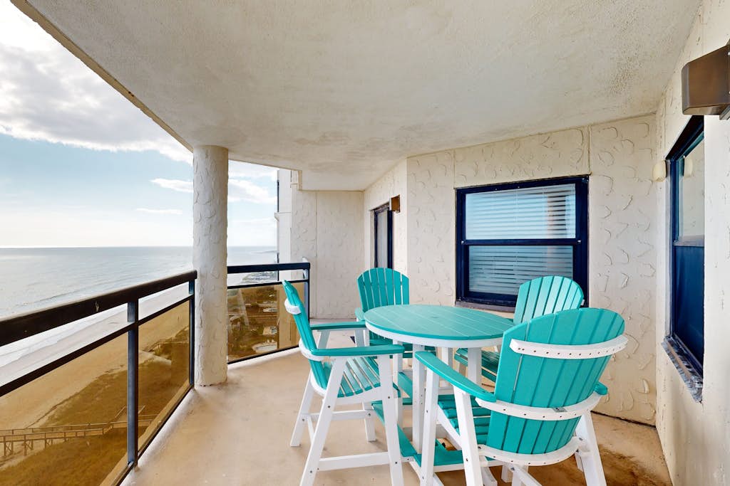 Kat Cove 1: Oceanfront home with shared pool