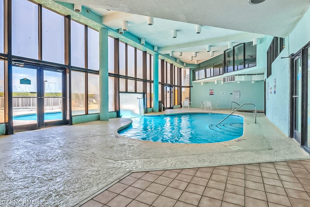 Kat Cove 1: Oceanfront home with shared pool