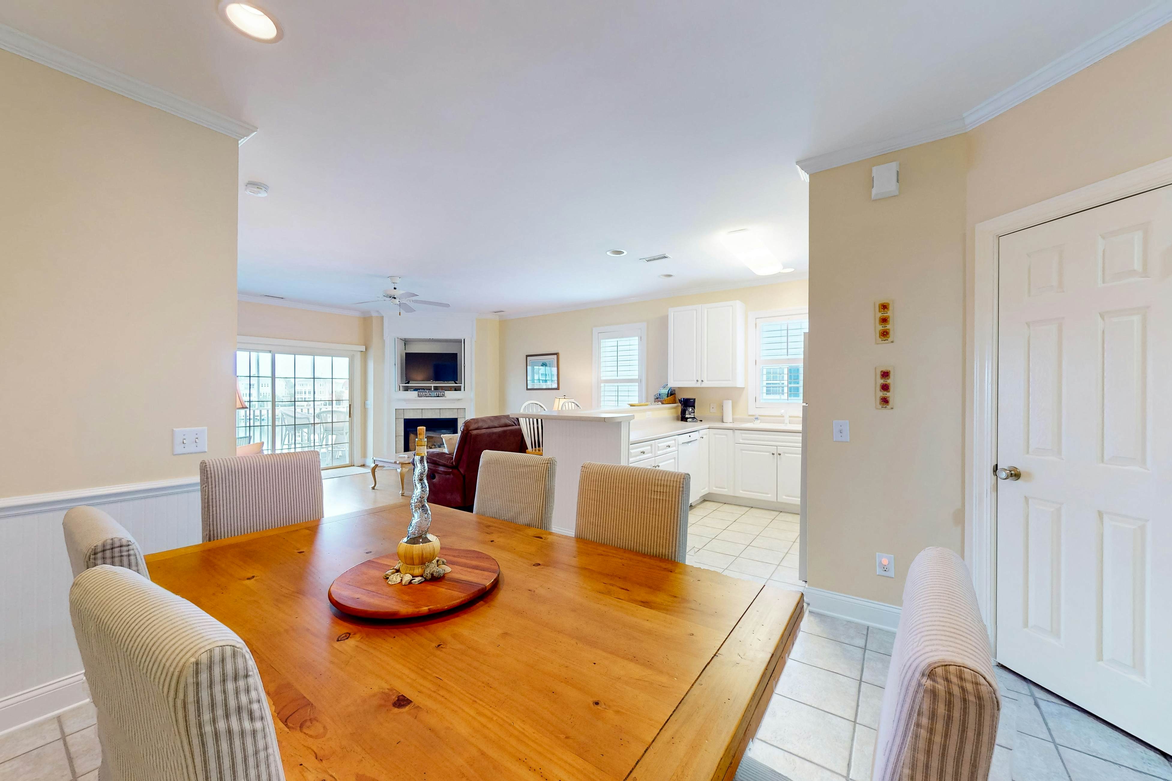 STJ16B Mystic Marina, 204B