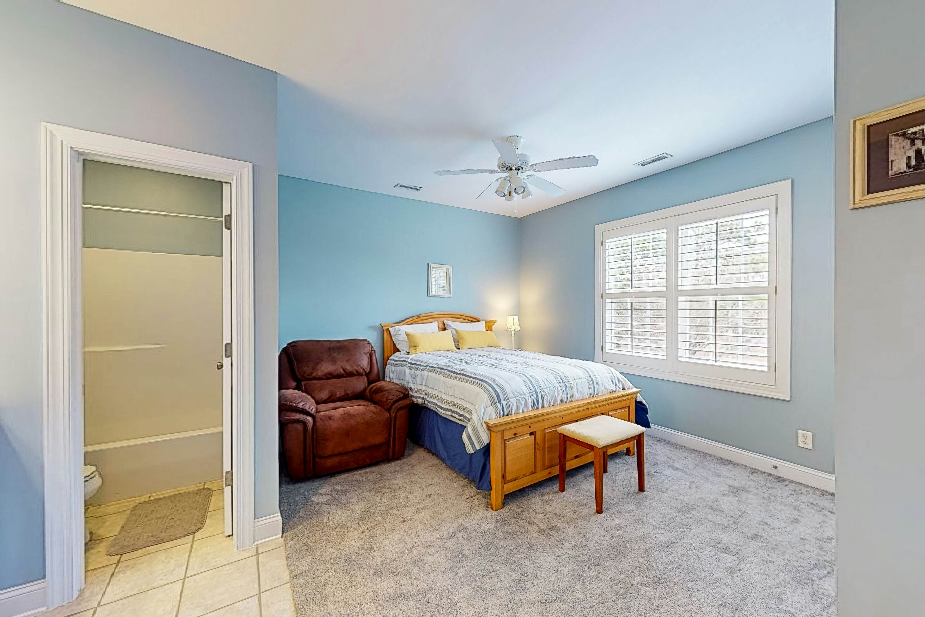 STJ16B Mystic Marina, 204B