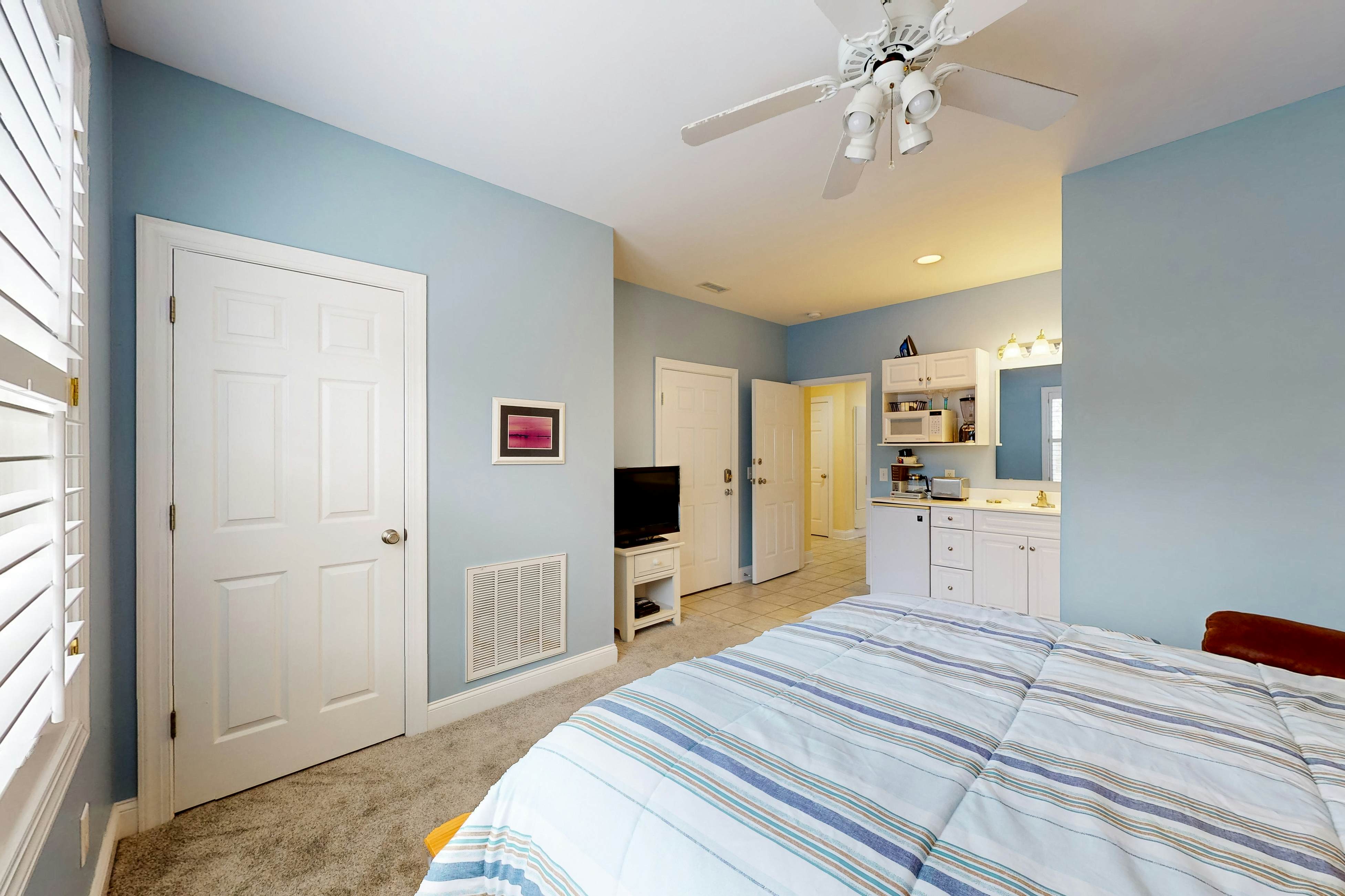 STJ16B Mystic Marina, 204B