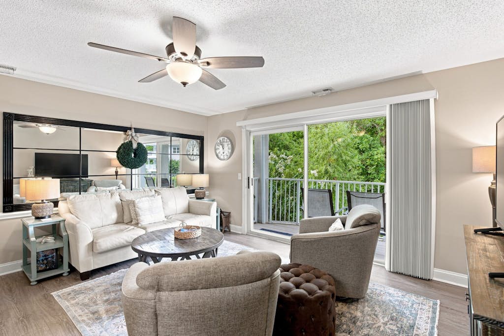 Colony II at Oyster Bay Condo | Pool, Gym, Grill Areas & Hot Tub