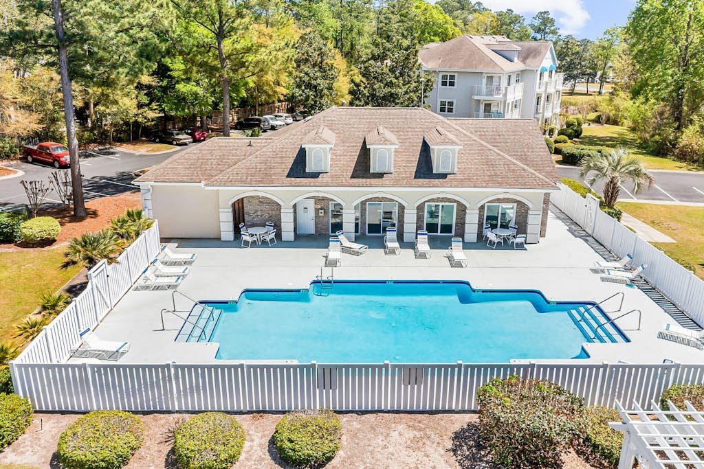 Beach Blessing: Condo Near Beach and golf, pool