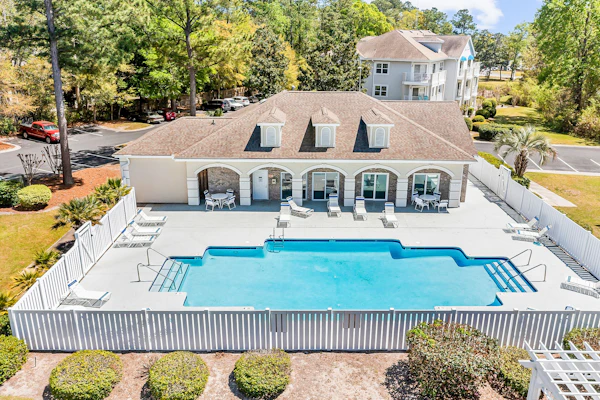 Beach Blessing: Condo Near Beach and golf, pool