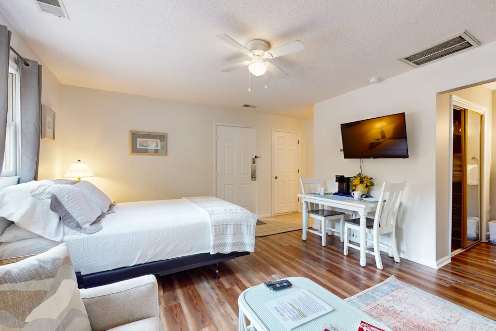 Clubhouse Villa Mini-Suite: Close to golf, beach