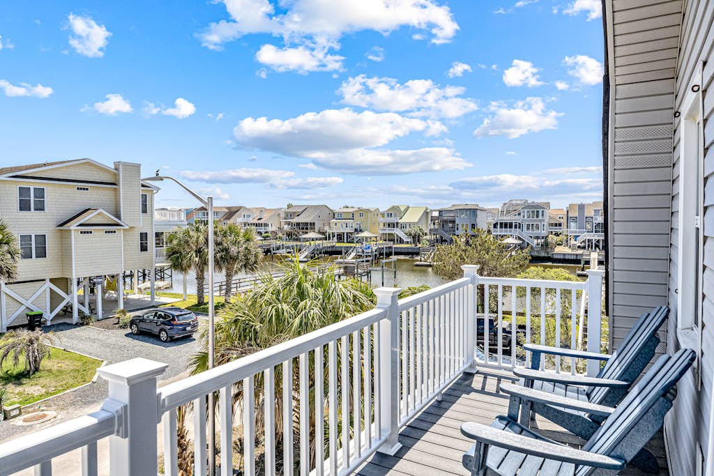 Home near the beach with balconies, outdoor shower, grill, beach gear, W/D, & AC