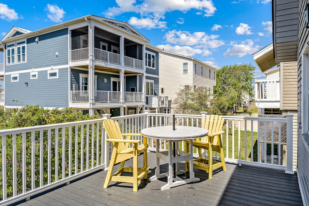 Home near the beach with balconies, outdoor shower, grill, beach gear, W/D, & AC