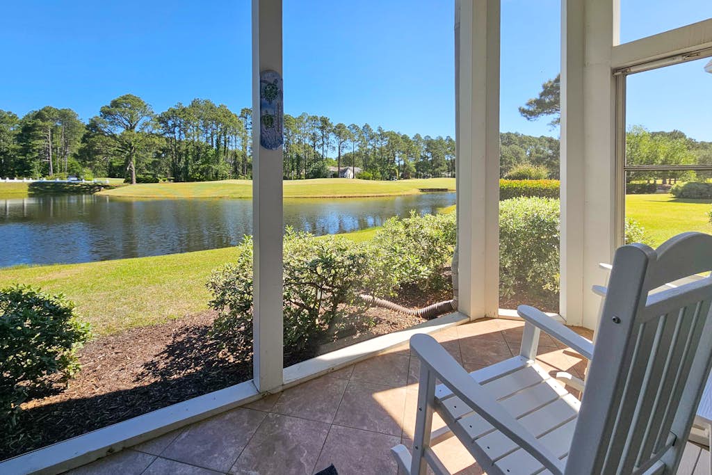 A Sweet Retreat: 1st Floor Condo, Close to Golf