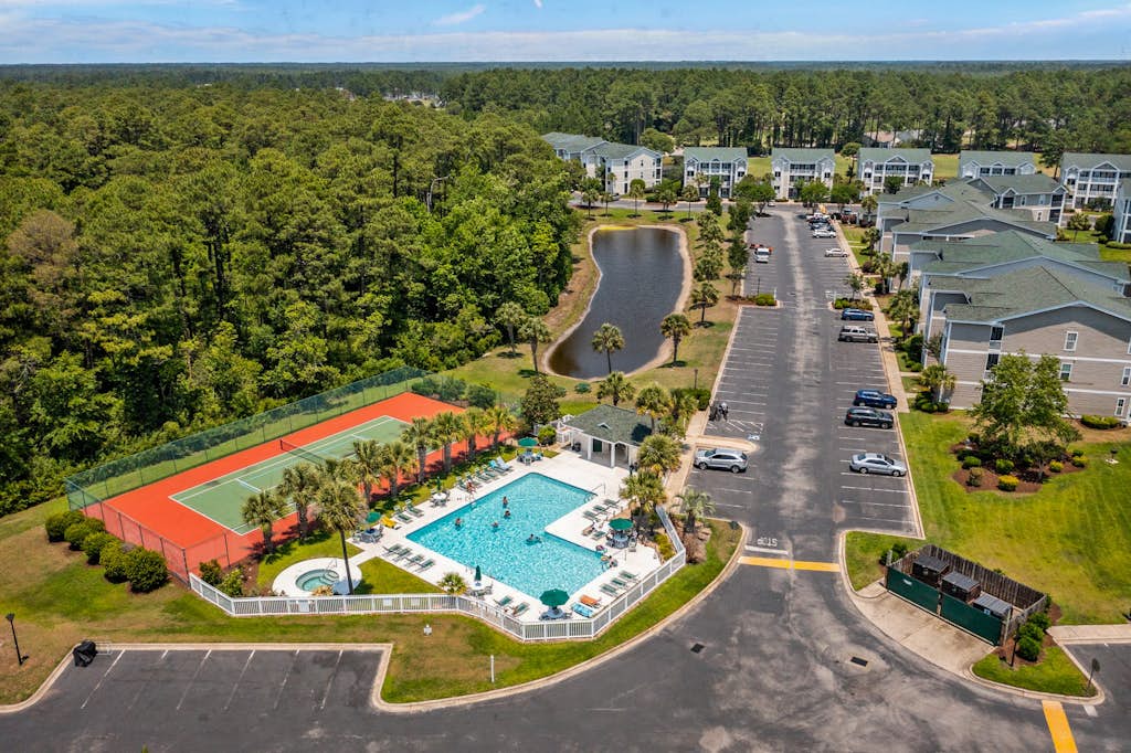 A Sweet Retreat: 1st Floor Condo, Close to Golf